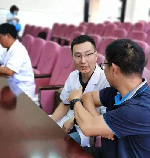 曲靖市二院健康體檢中心到團檢單位上門服務送健康