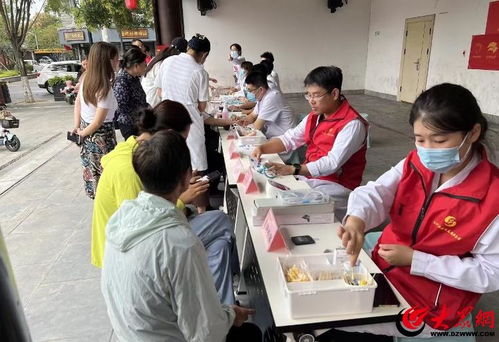 醫心向黨 健康義診進社區——蘭山區人民醫院開展健康咨詢服務